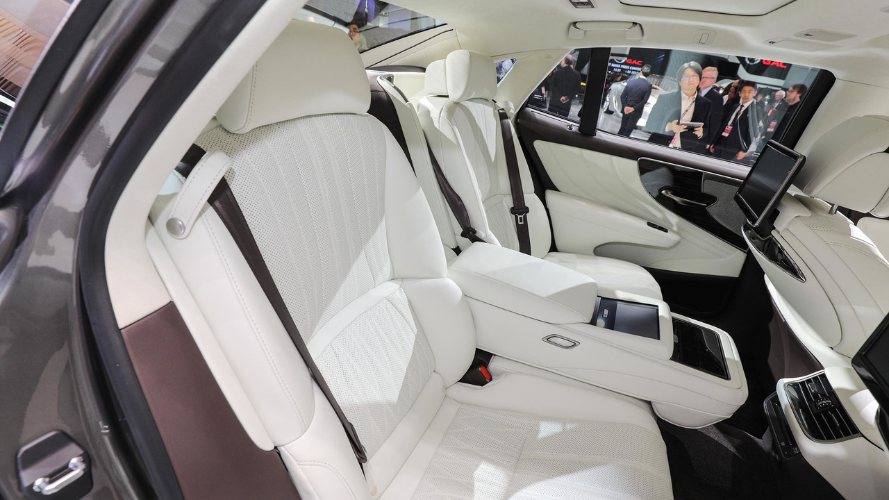 2018 Lexus LS: Detroit 2017