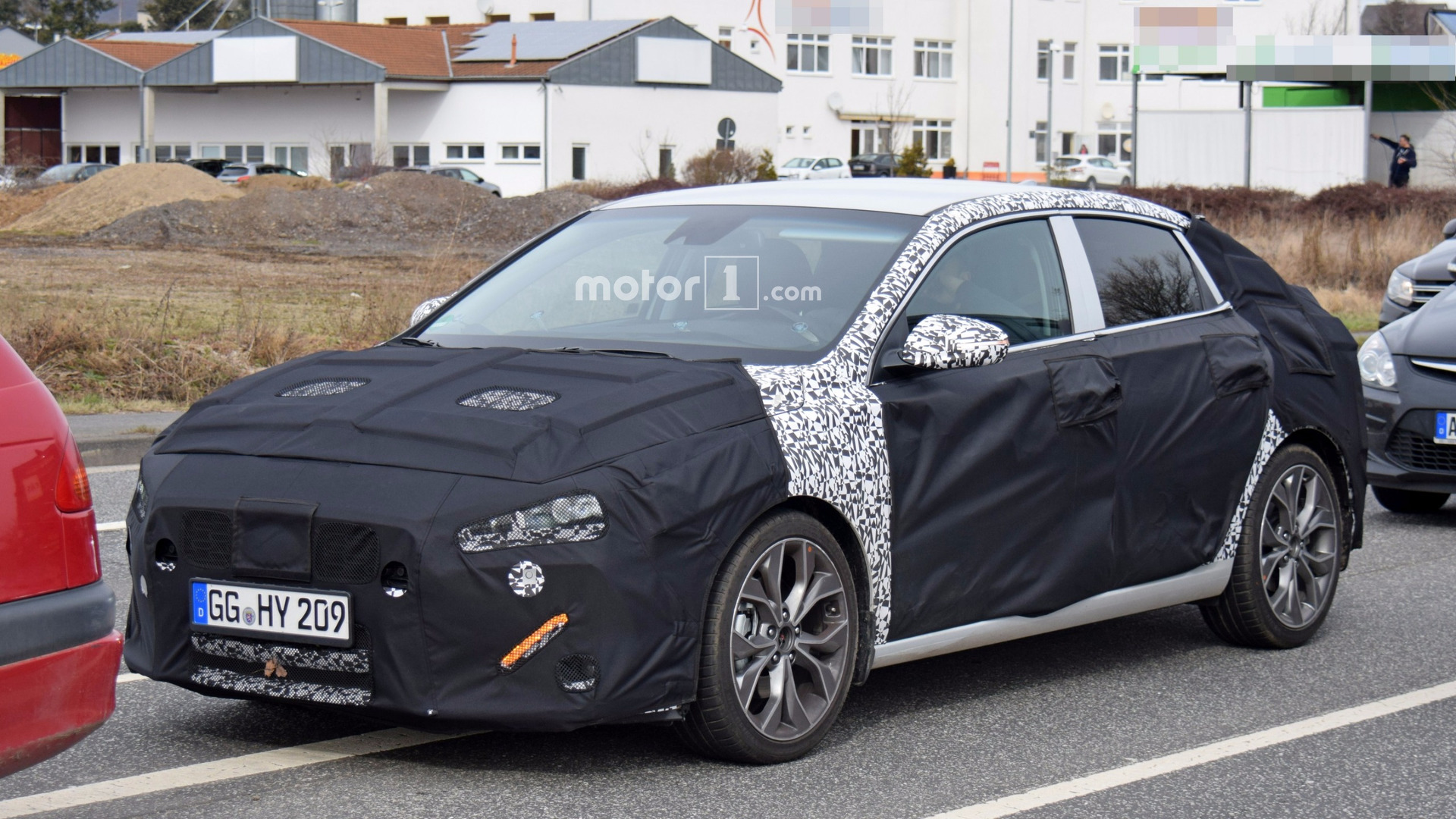 2018-hyundai-i30-fastback-spy-photo.jpg