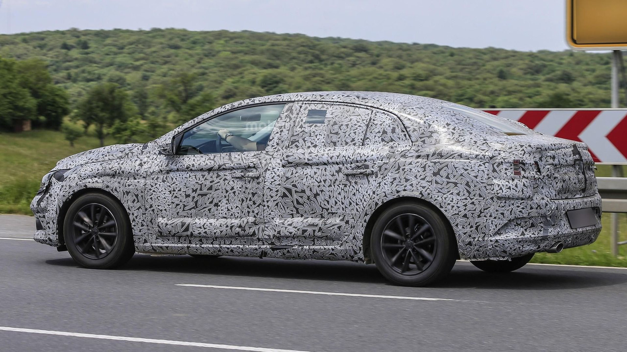 2016 Renault Fluence spy photo