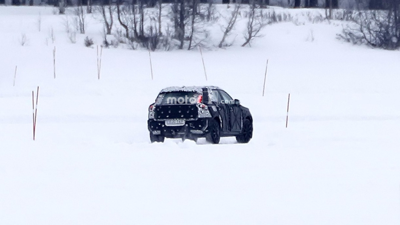 2018 Volvo XC40 spy photo