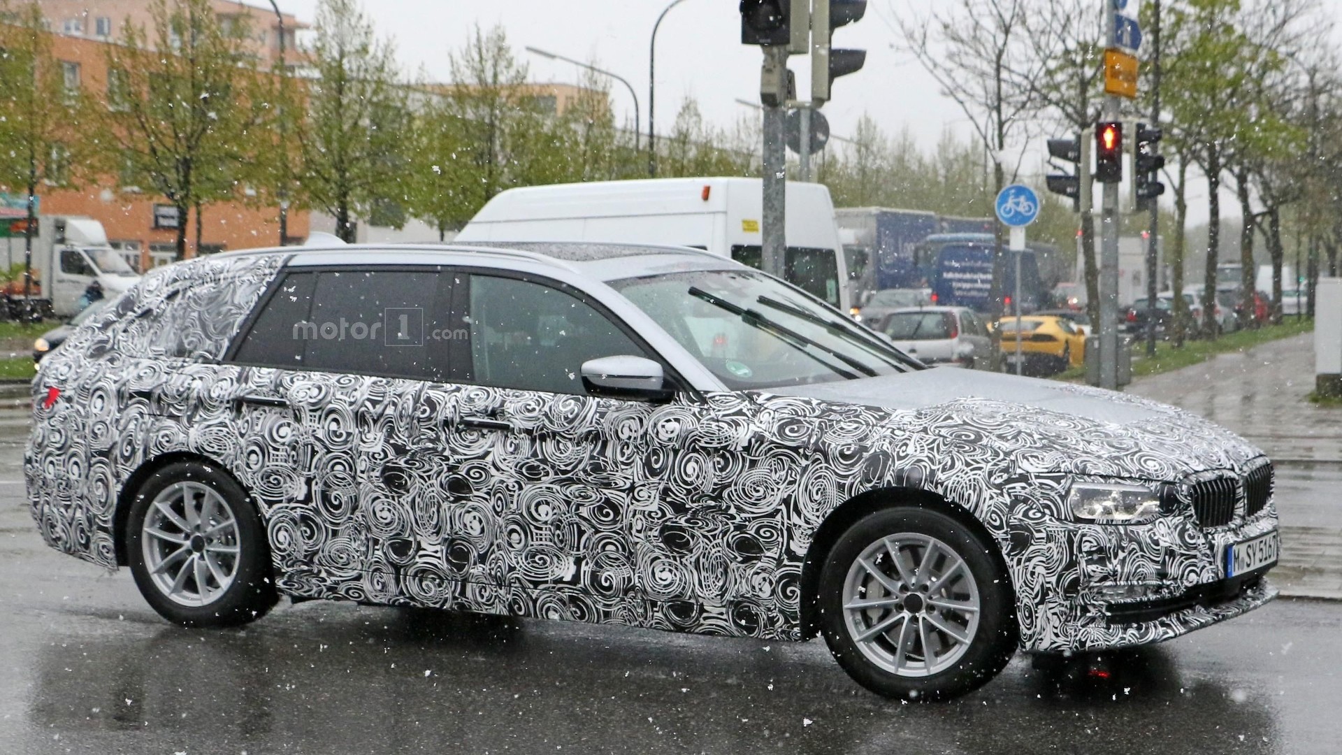 2016/2017 ~ BMW SÉRIE 5 G30/G31 - SÉRIE 5 GT G32 - M5 F90 2017-bmw-5-series-touring-spy-photo