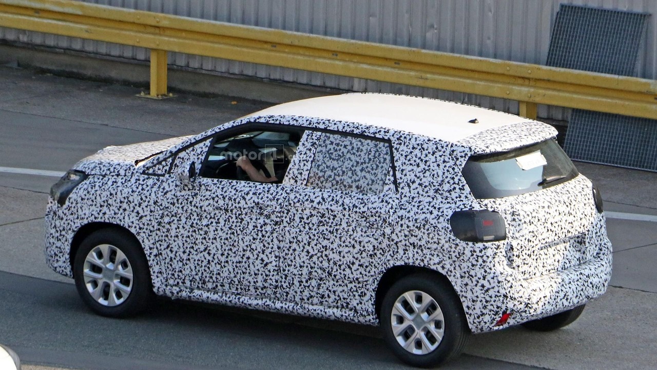 2017-citroen-c3-picasso-spy-photo.jpg