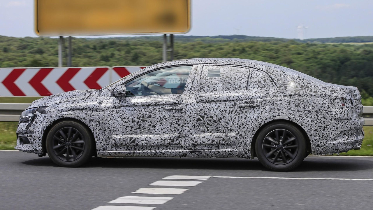 2016 Renault Fluence spy photo