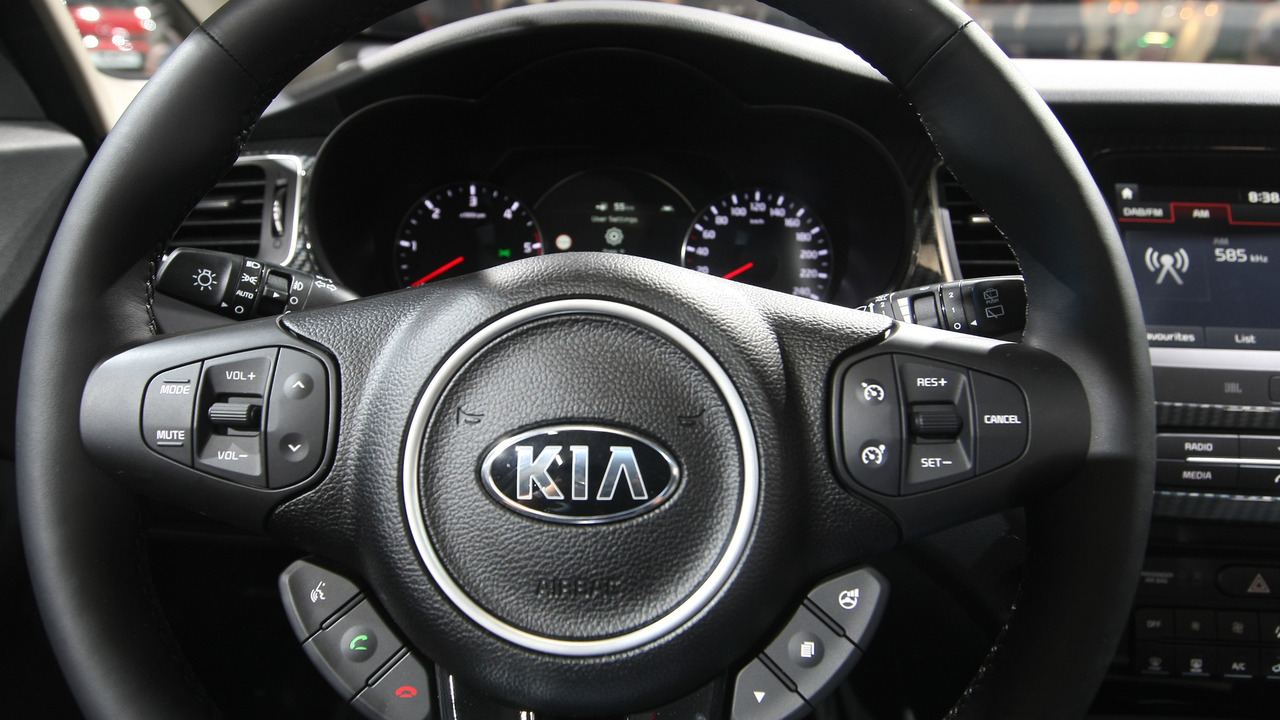 2017 Kia Carens Paris Motor Show