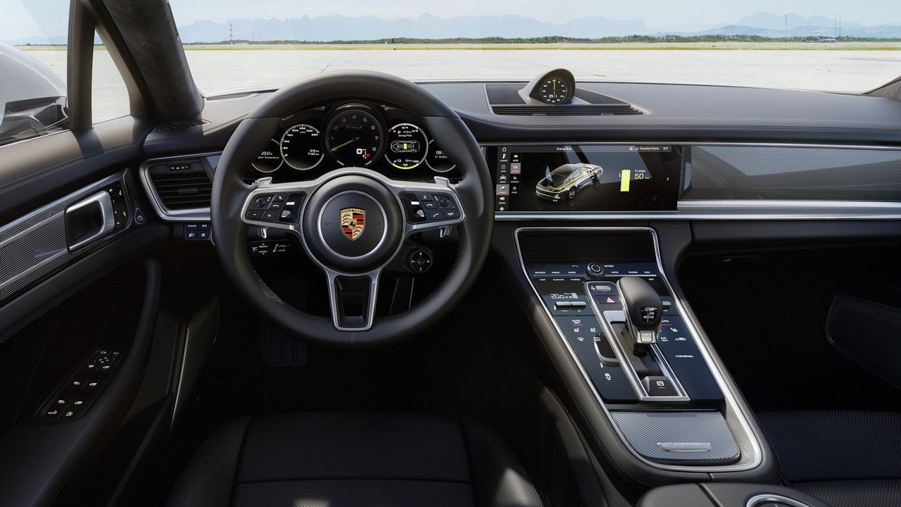 2018 Porsche Panamera Turbo S E-Hybrid